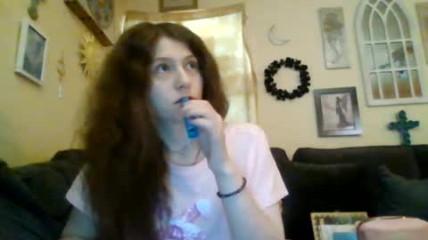 queencrimsonlvx online show from July 3, 3:24 am
