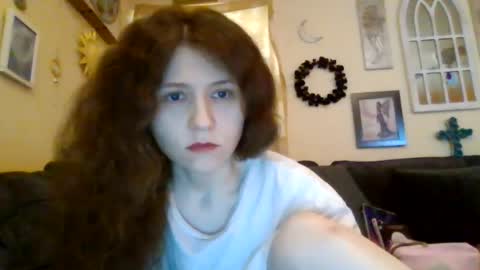 queencrimsonlvx online show from July 20, 8:17 am