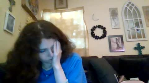queencrimsonlvx online show from July 24, 6:33 am