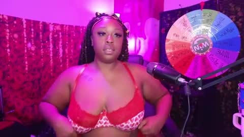 Snapshot of queencroze chatting on May 25, 2:56 pm Queen Cherise Roze online show from May 25, 2:56 pm