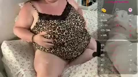 Queen curves online show from July 20, 12:36 am