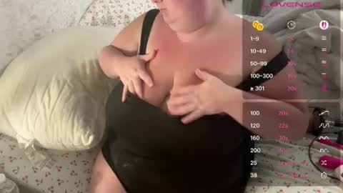 Queen curves online show from July 26, 3:25 am