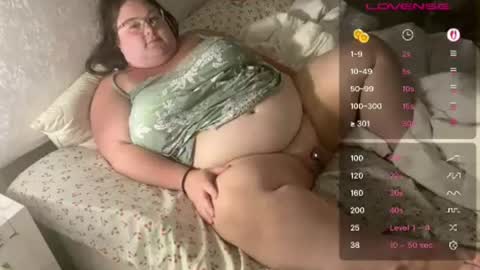 Queen curves online show from July 31, 1:27 am