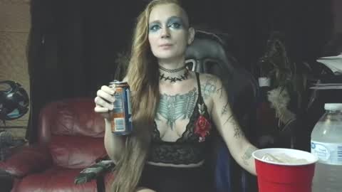 Snapshot of queenfrostbitten chatting on September 16, 11:06 pm Queen Frostbitten online show from September 16, 11:06 pm