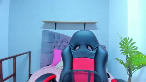 Snapshot of queengrett chatting on March 2, 6:48 pm Queen online show from March 2, 6:48 pm