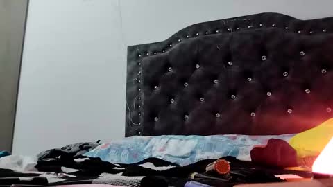 QUEENJEENN online show from December 2, 7:14 am