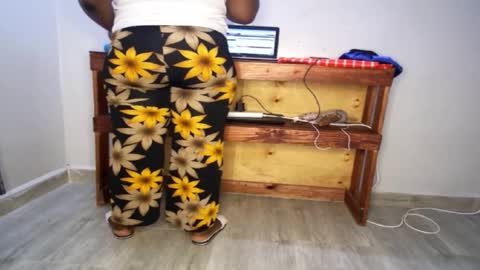 Snapshot of queenkiah chatting on October 16, 7:15 pm Nina online show from October 16, 7:15 pm