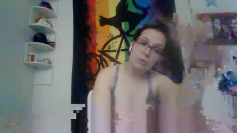Snapshot of queenkriss97 chatting on October 4, 1:03 am queenkriss97 online show from October 4, 1:03 am