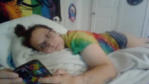 Snapshot of queenkriss97 chatting on October 4, 7:01 pm queenkriss97 online show from October 4, 7:01 pm