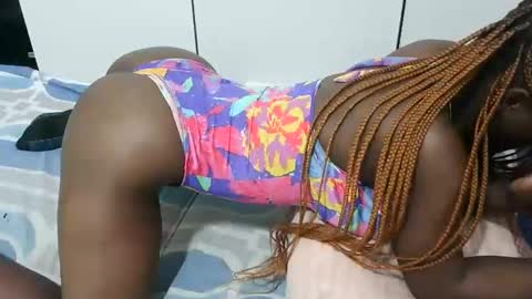 Snapshot of queenlatasha chatting on November 16, 6:19 am Latasha online show from November 16, 6:19 am