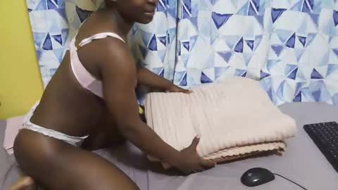 Snapshot of queenlatasha chatting on April 10, 11:26 am Latasha online show from April 10, 11:26 am