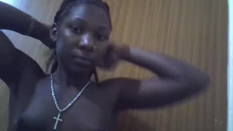 Snapshot of queenluiza199400 chatting on April 13, 10:43 am queenluiza199400 online show from April 13, 10:43 am