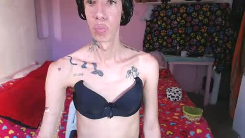 Snapshot of queenmaria23cm chatting on June 11, 9:57 pm queenmaria23cm online show from June 11, 9:57 pm