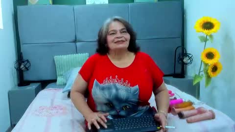 Snapshot of queenmature chatting on September 9, 7:57 pm VickyBoobss online show from September 9, 7:57 pm