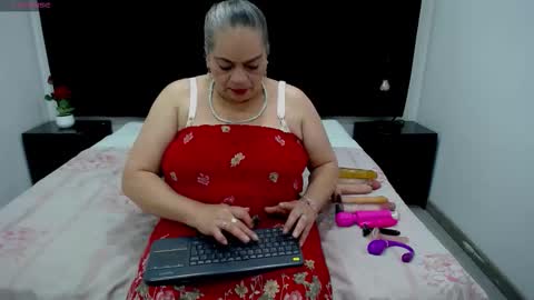Snapshot of queenmature chatting on September 26, 8:46 pm VickyBoobss online show from September 26, 8:46 pm