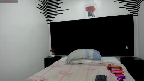 Snapshot of queenmature chatting on September 27, 12:21 pm VickyBoobss online show from September 27, 12:21 pm
