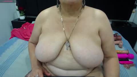 Snapshot of queenmature chatting on October 7, 9:01 pm VickyBoobss online show from October 7, 9:01 pm