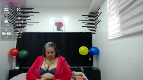 Snapshot of queenmature chatting on October 12, 12:59 pm VickyBoobss online show from October 12, 12:59 pm