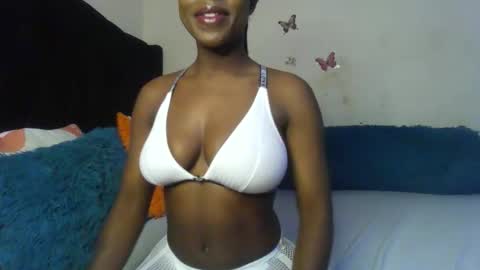Snapshot of queenmavela_ chatting on February 20, 7:21 am queenmavela_ online show from February 20, 7:21 am
