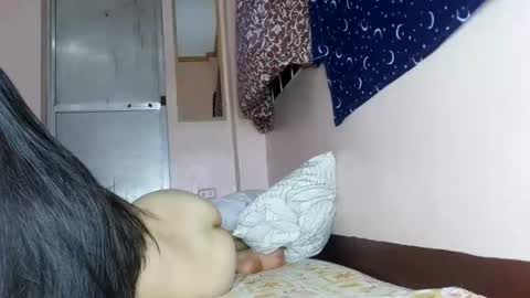 Snapshot of queennbbee chatting on June 19, 2:43 pm queennbbee online show from June 19, 2:43 pm