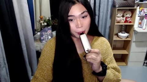 Snapshot of queenofcum169xx chatting on July 19, 4:22 pm Mikka online show from July 19, 4:22 pm