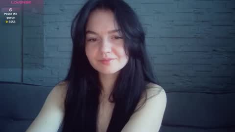 Snapshot of queenofmodels chatting on February 14, 6:21 am QueenOfModels online show from February 14, 6:21 am