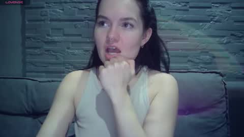 Snapshot of queenofmodels chatting on February 17, 3:19 pm QueenOfModels online show from February 17, 3:19 pm