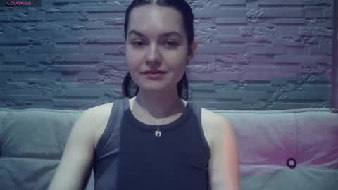 Snapshot of queenofmodels chatting on April 1, 5:32 pm QueenOfModels online show from April 1, 5:32 pm