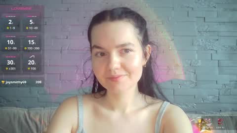 Snapshot of queenofmodels chatting on April 9, 5:18 am QueenOfModels online show from April 9, 5:18 am