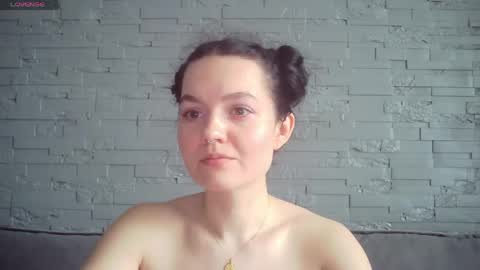 QueenOfModels online show from May 13, 8:23 am
