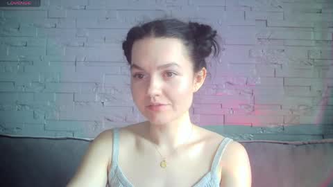 QueenOfModels online show from May 15, 9:49 am