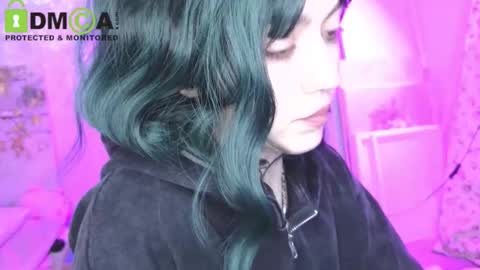 Snapshot of queenofwandss chatting on November 16, 2:00 pm follow my new insta online show from November 16, 2:00 pm