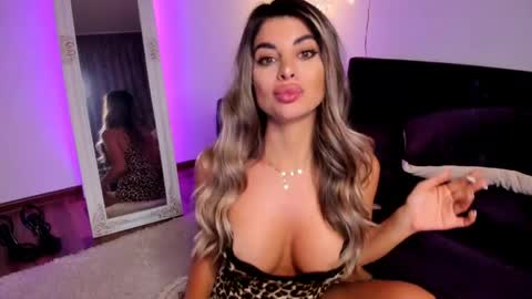 Queennofyuredreams online show from May 15, 11:23 pm