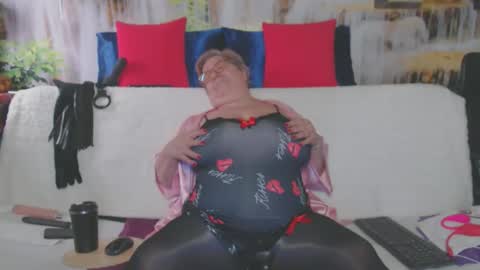 QueenPammy online show from November 21, 6:45 am