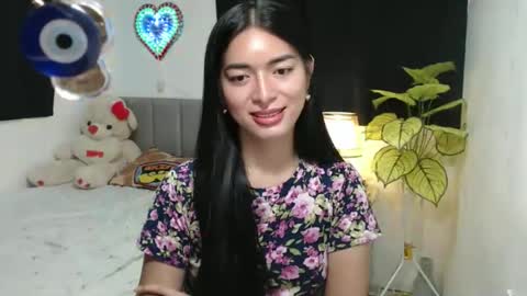 QueenPinay69 online show from November 15, 4:54 am