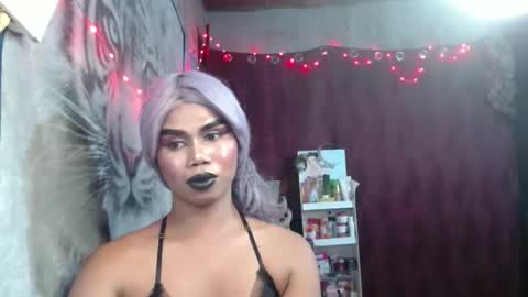 queenpinayebony_xx online show from April 18, 7:07 pm