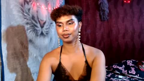 Snapshot of queenpinayebony_xx chatting on June 21, 11:57 am queenpinayebony_xx online show from June 21, 11:57 am
