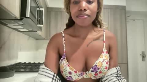 Queenquinn online show from November 27, 12:35 am