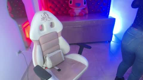 Queen Rose  online show from September 30, 5:18 pm