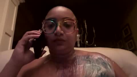 Snapshot of queensquirtntwerk chatting on February 28, 2:01 am Queen Hilarity online show from February 28, 2:01 am