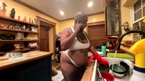 Queen Hilarity online show from April 25, 2:14 am