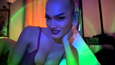 Snapshot of queenvalentinats chatting on February 28, 6:14 am ValentinaMoone online show from February 28, 6:14 am