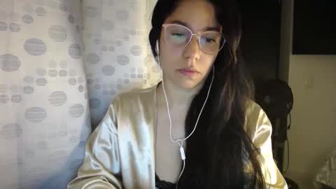 Snapshot of queenvictoria2023 chatting on May 7, 3:23 am Paola online show from May 7, 3:23 am