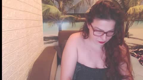 Snapshot of queenxnatasha chatting on November 17, 10:15 pm queenxnatasha online show from November 17, 10:15 pm