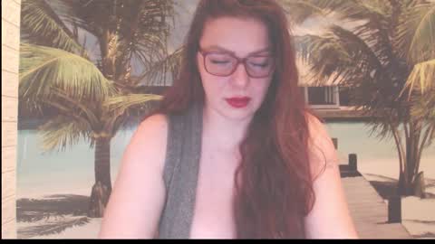 Snapshot of queenxnatasha chatting on December 15, 10:58 pm queenxnatasha online show from December 15, 10:58 pm