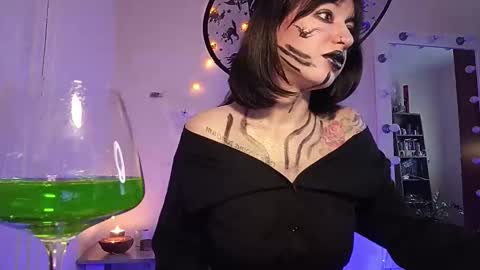 quiet_smile online show from October 27, 8:40 am