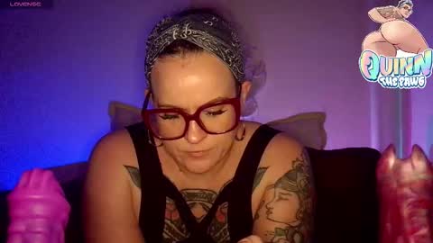 Snapshot of quinnofspades chatting on November 17, 3:45 am quinnofspades online show from November 17, 3:45 am