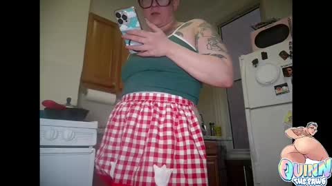 Snapshot of quinnofspades chatting on December 18, 9:32 pm quinnofspades online show from December 18, 9:32 pm