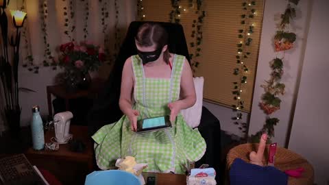 QuinnMonroe online show from December 22, 4:27 pm