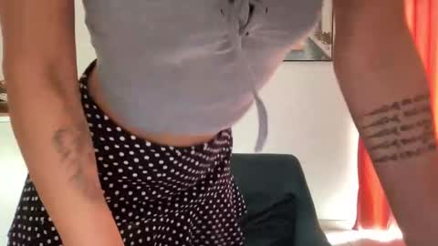 Snapshot of quinnyelena chatting on October 20, 10:59 am Quinnyelena online show from October 20, 10:59 am